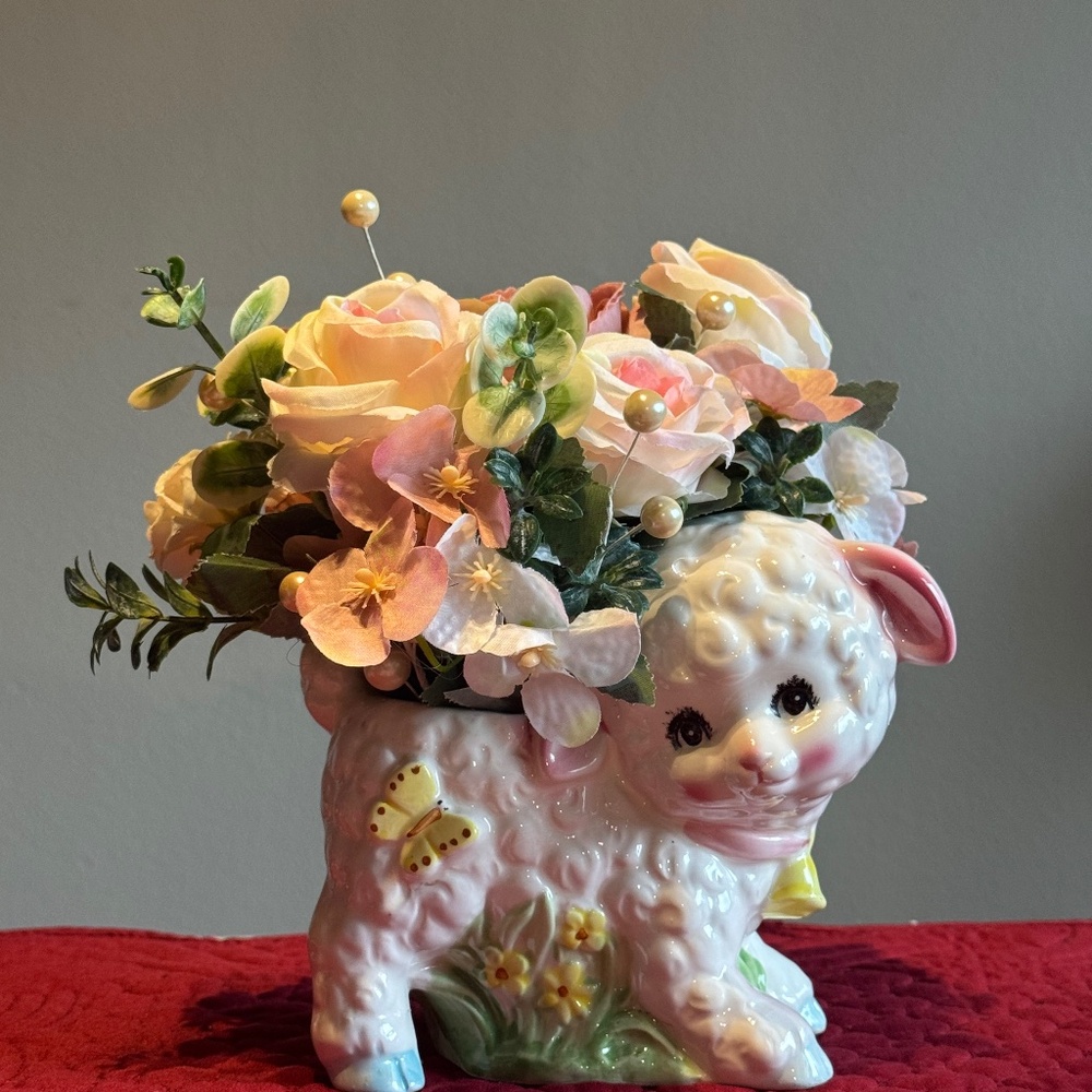 Vintage Inarco Lamb Planter with bouquet